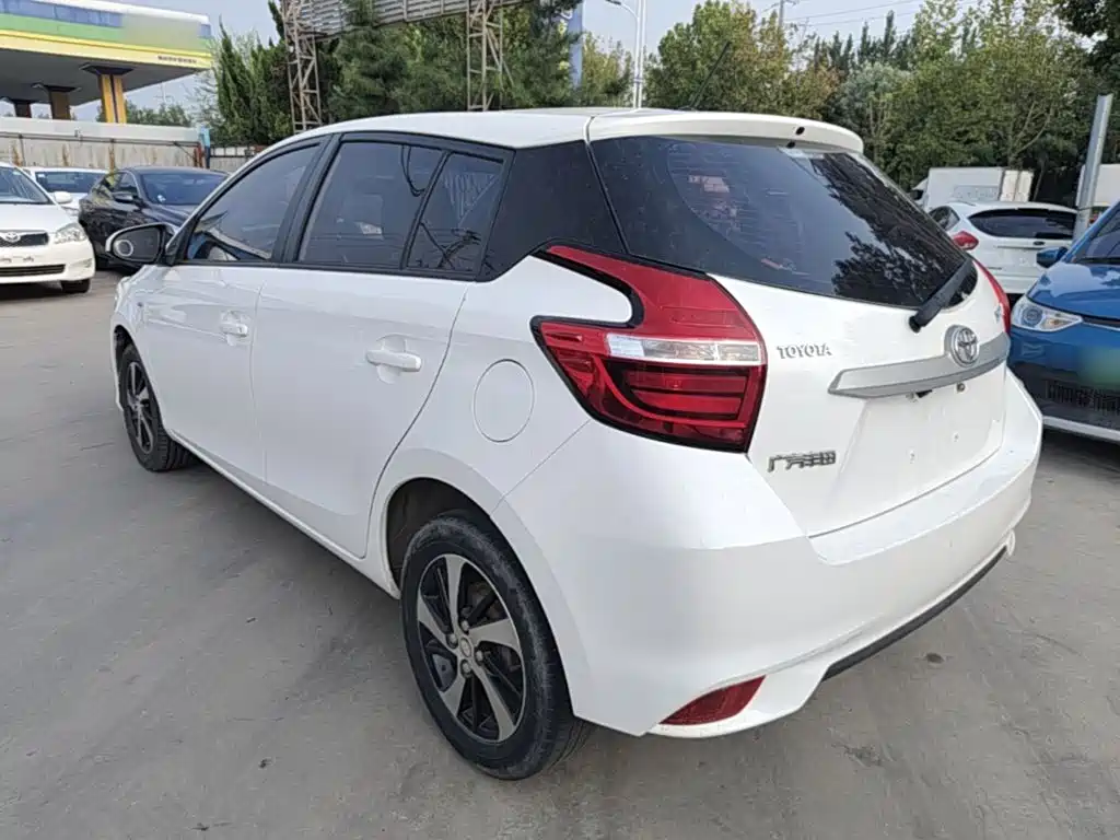 Toyota Yaris L — фото 5