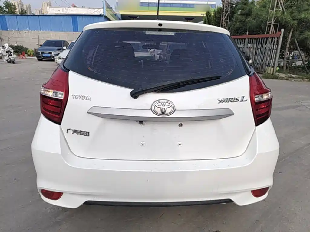 Toyota Yaris L — фото 6