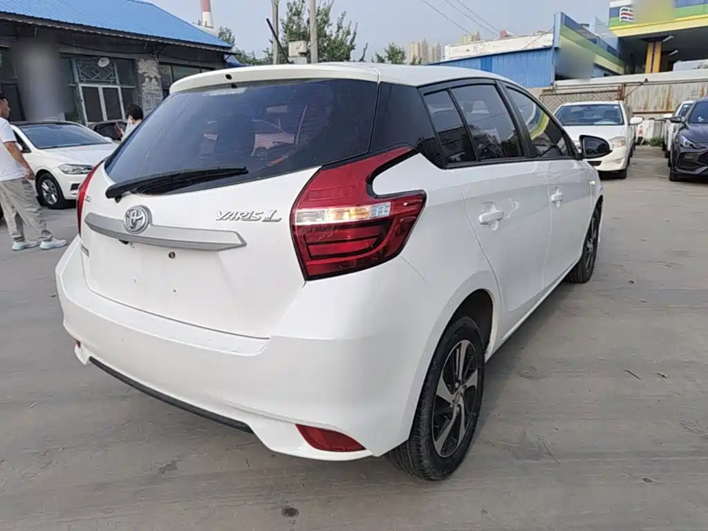 Toyota Yaris L — фото 7