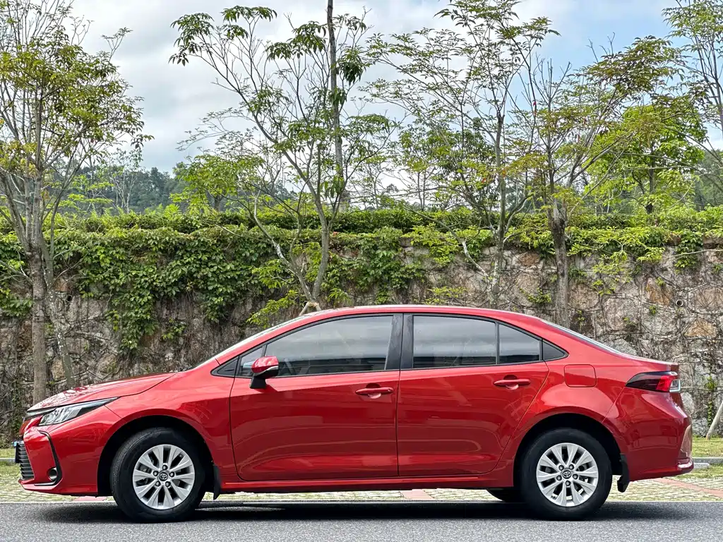 Toyota Corolla — фото 15