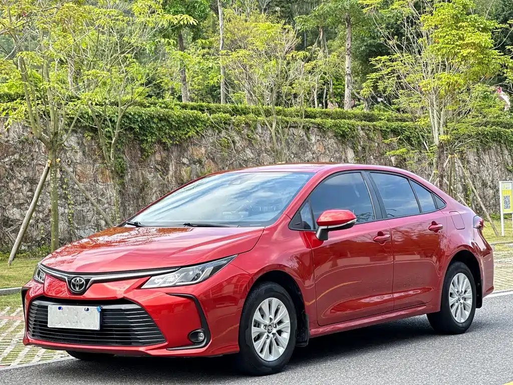 Toyota Corolla — фото 1