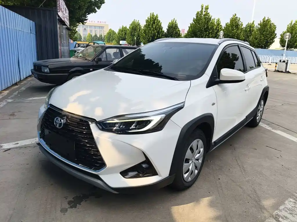 Toyota Yaris L — фото 2