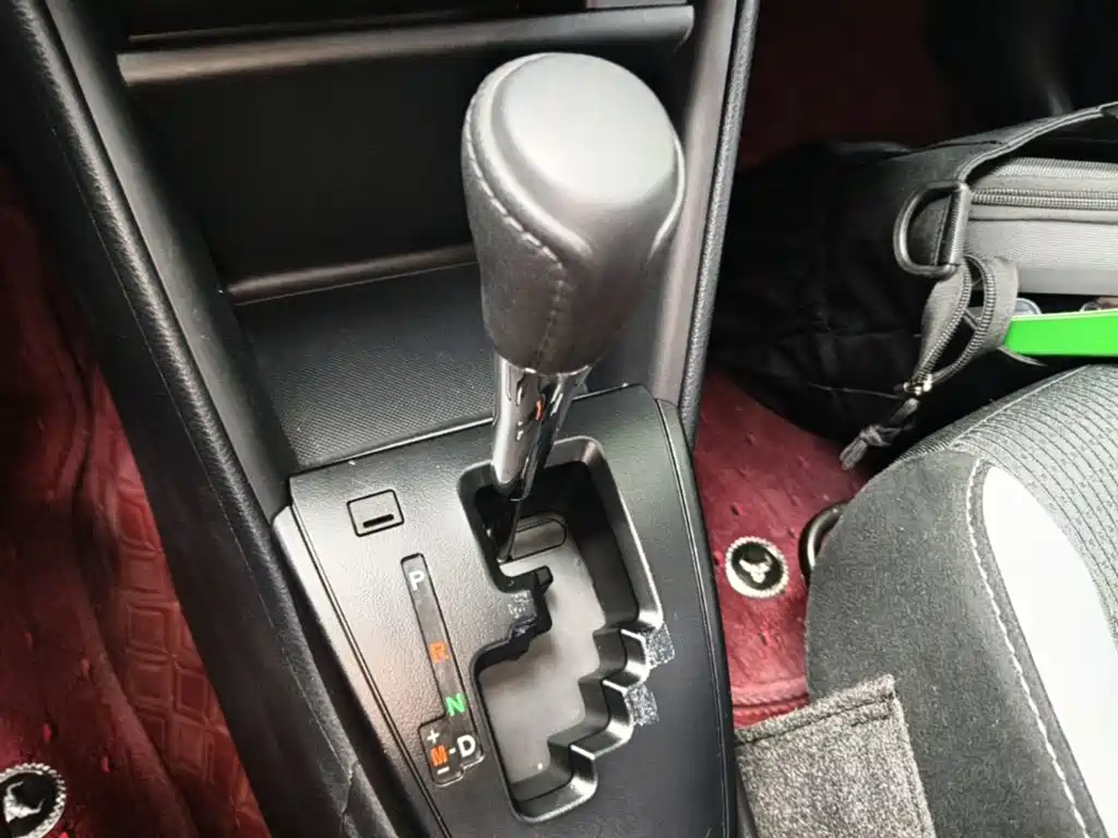 Toyota Yaris L — фото 14