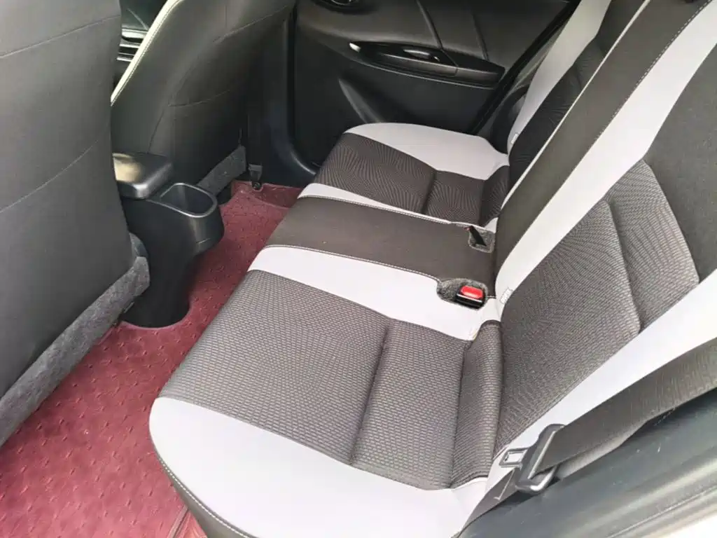 Toyota Yaris L — фото 17