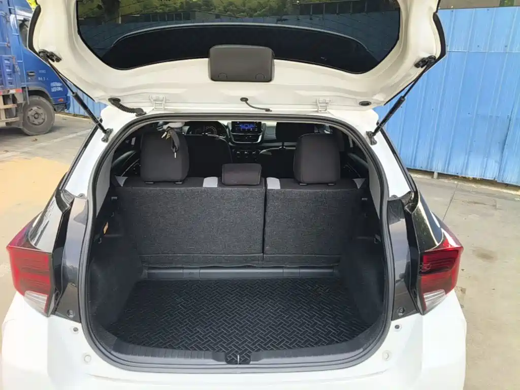 Toyota Yaris L — фото 19