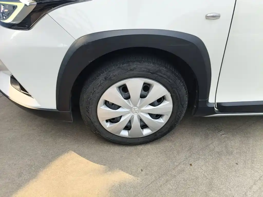 Toyota Yaris L — фото 23