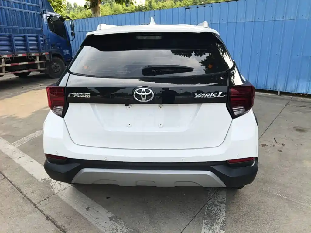 Toyota Yaris L — фото 6