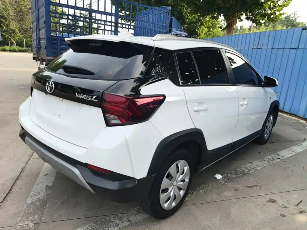 Toyota Yaris L — фото 7