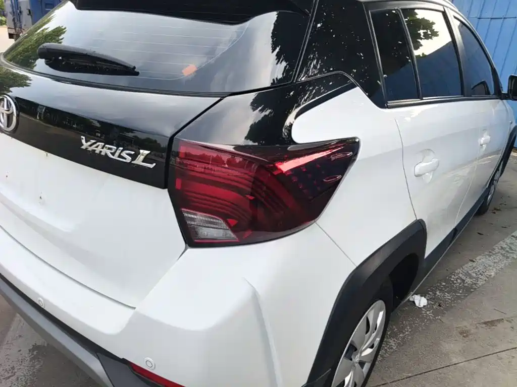 Toyota Yaris L — фото 8