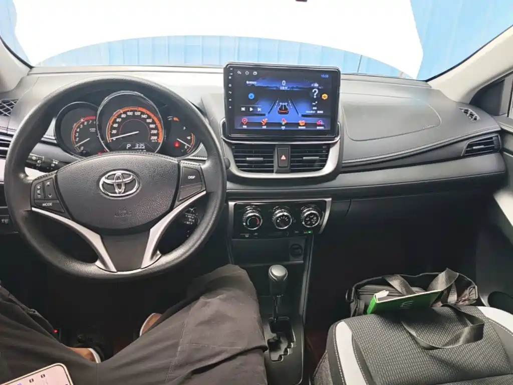 Toyota Yaris L — фото 10