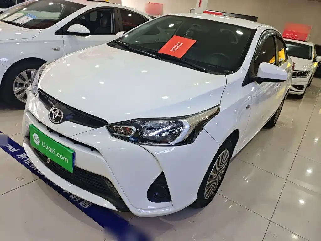 Toyota Yaris L — фото 2