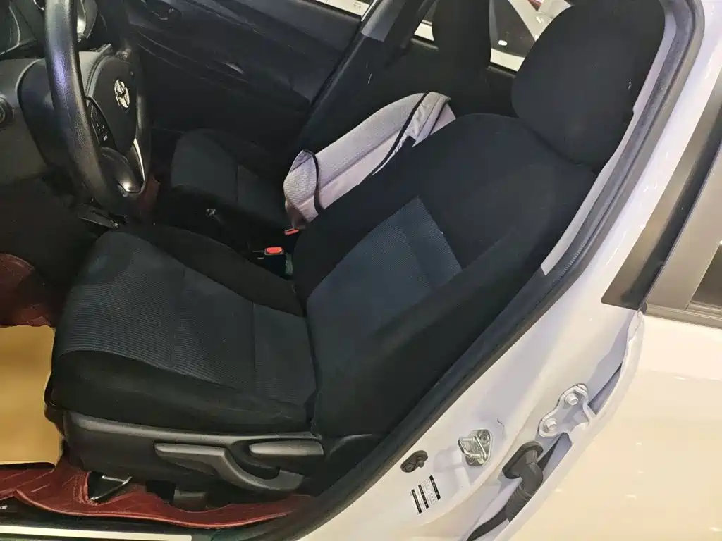 Toyota Yaris L — фото 15