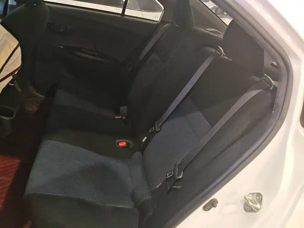 Toyota Yaris L — фото 17