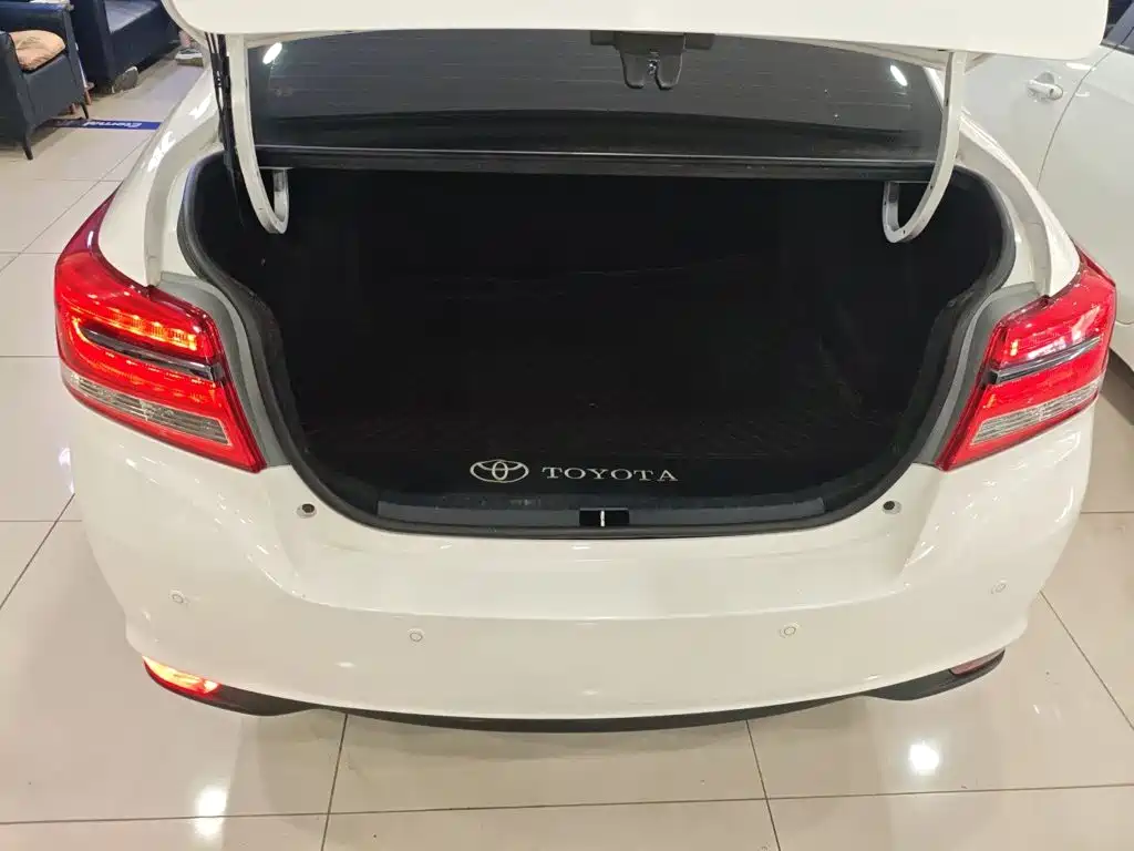 Toyota Yaris L — фото 19