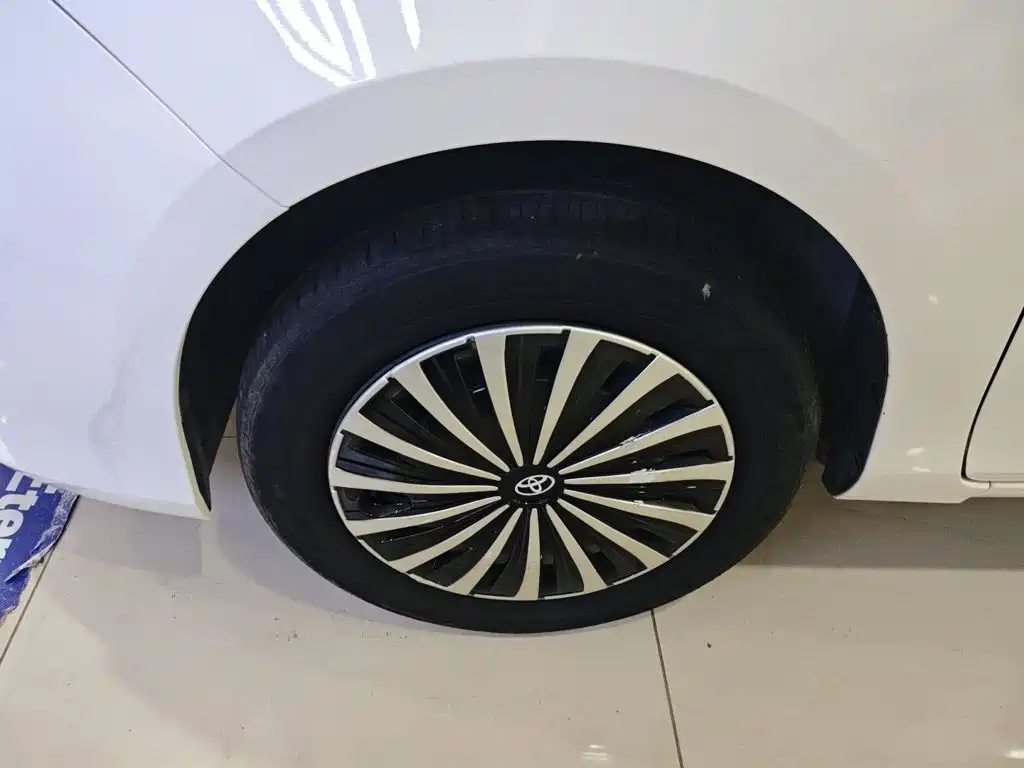 Toyota Yaris L — фото 23