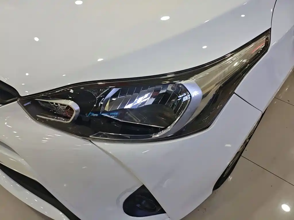 Toyota Yaris L — фото 24