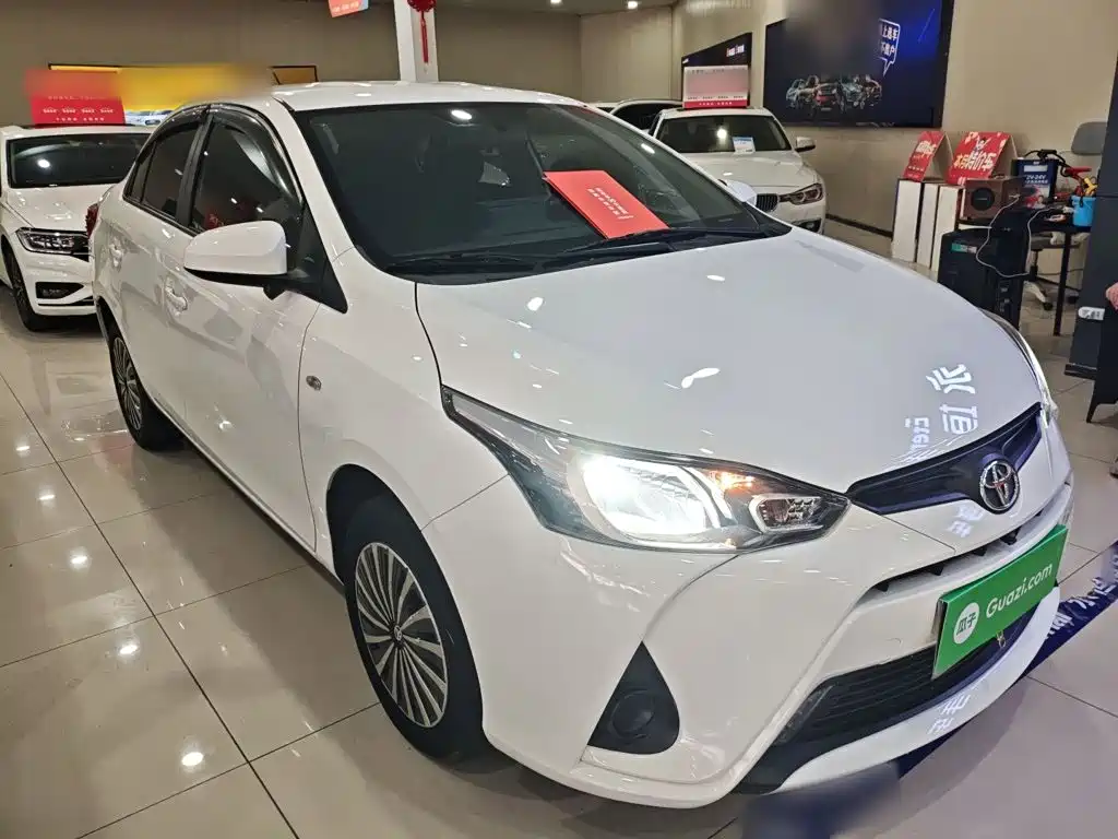 Toyota Yaris L — фото 4
