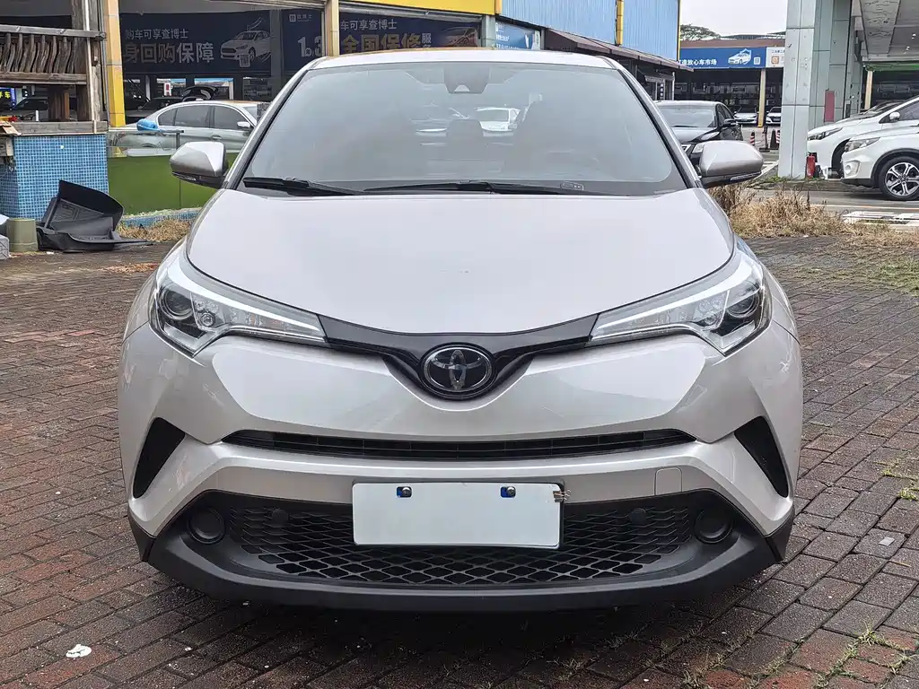 Toyota C-HR — фото 2
