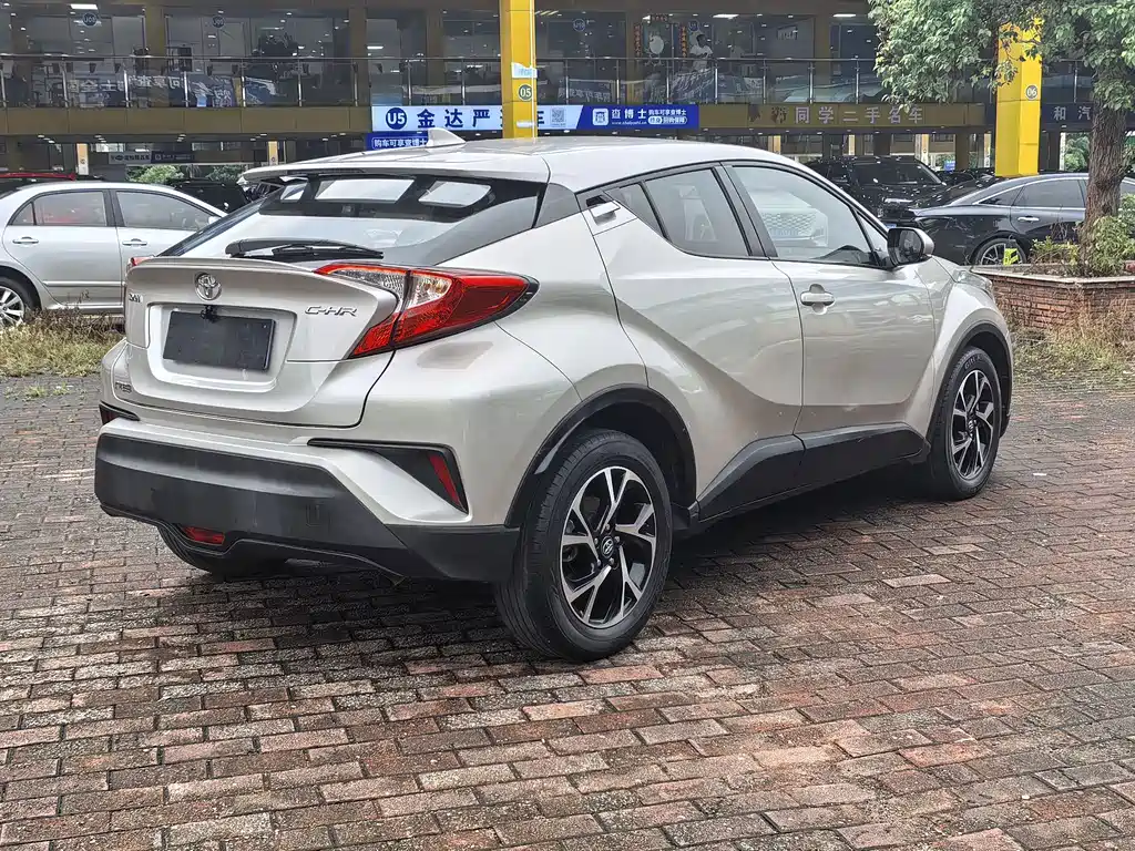 Toyota C-HR — фото 6
