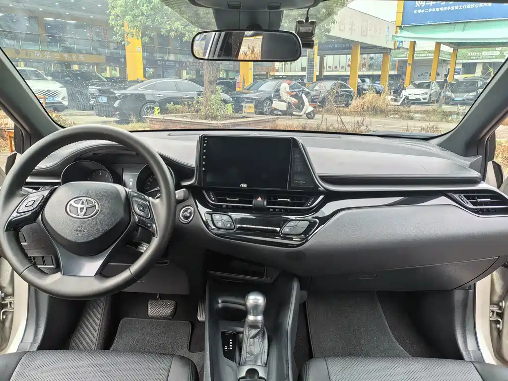 Toyota C-HR — фото 7