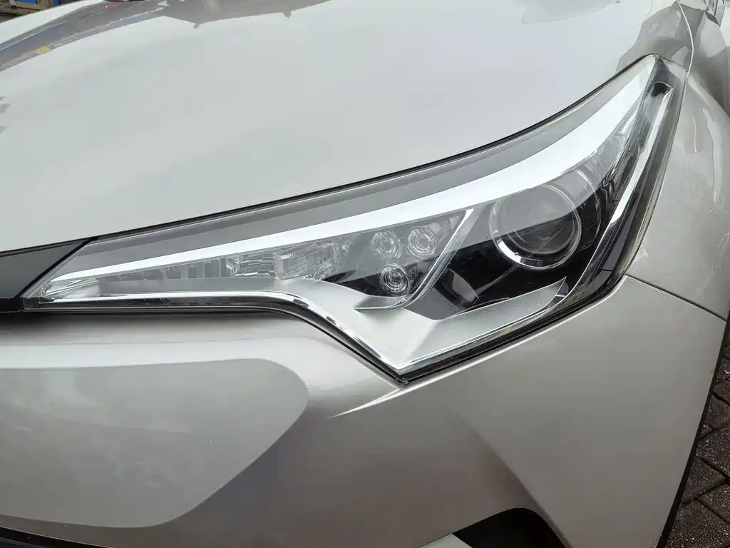 Toyota C-HR — фото 9