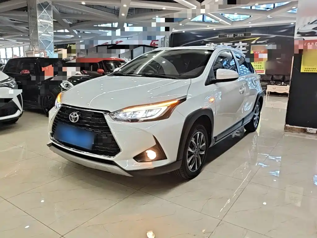 Toyota Yaris L — фото 2