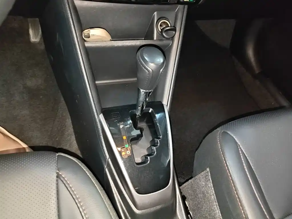 Toyota Yaris L — фото 14