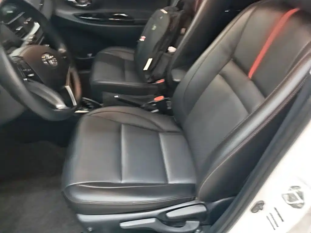 Toyota Yaris L — фото 15