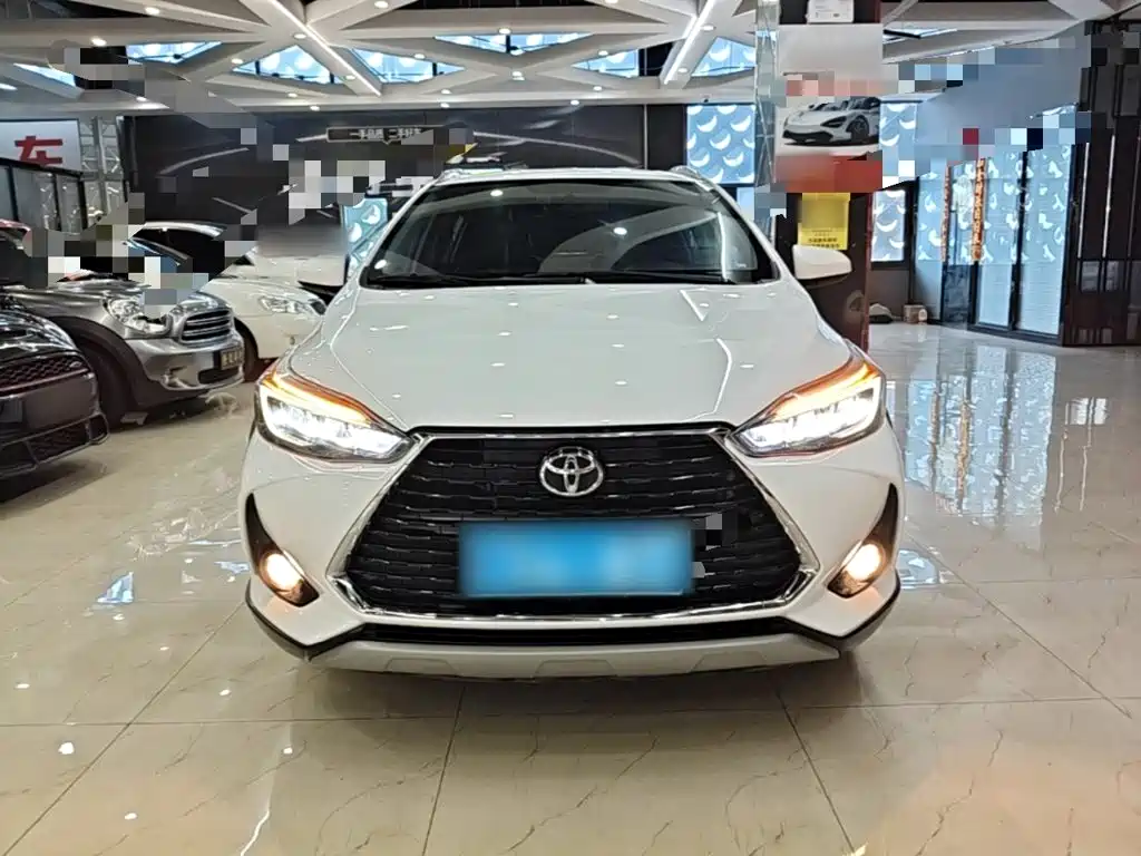 Toyota Yaris L — фото 3