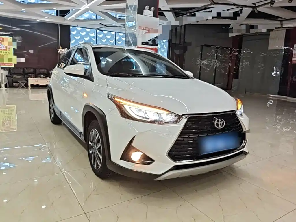 Toyota Yaris L — фото 4