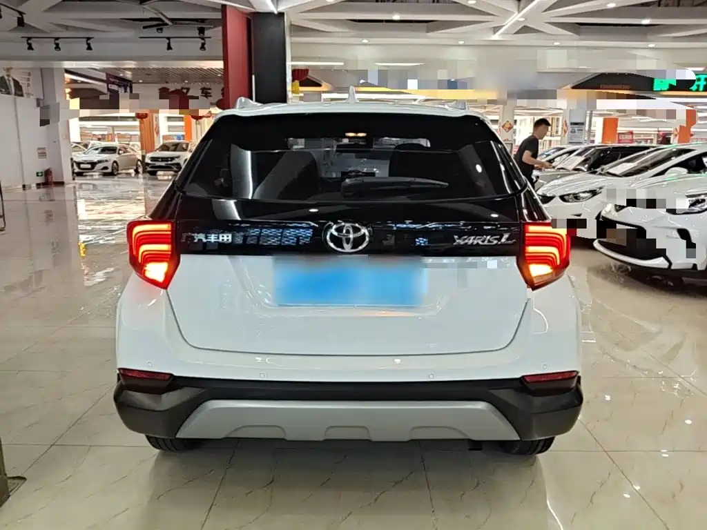 Toyota Yaris L — фото 6