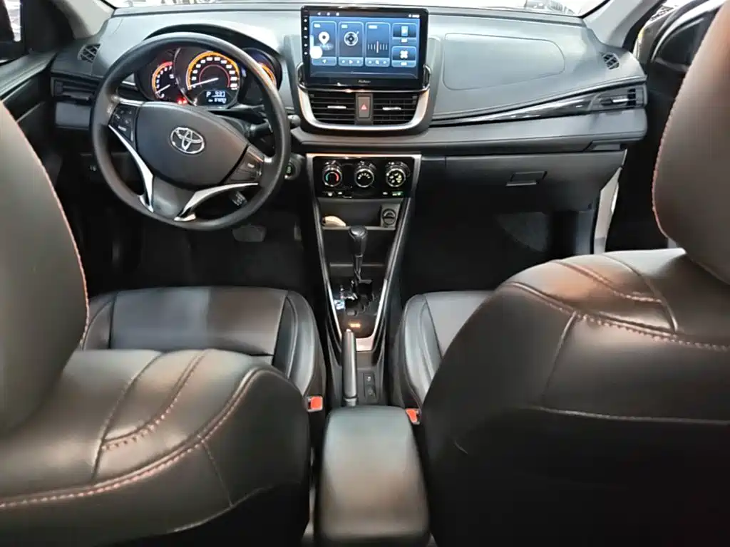 Toyota Yaris L — фото 10
