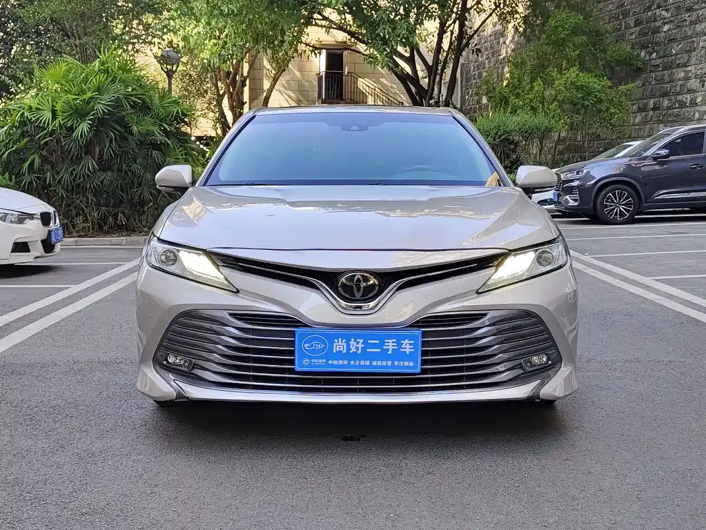 Toyota Camry — фото 2