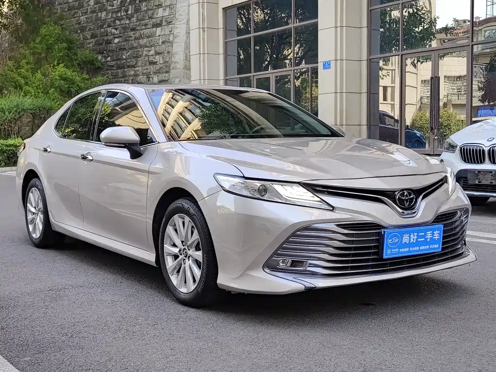 Toyota Camry — фото 3