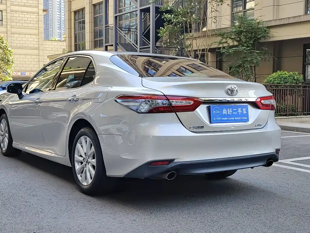 Toyota Camry — фото 4