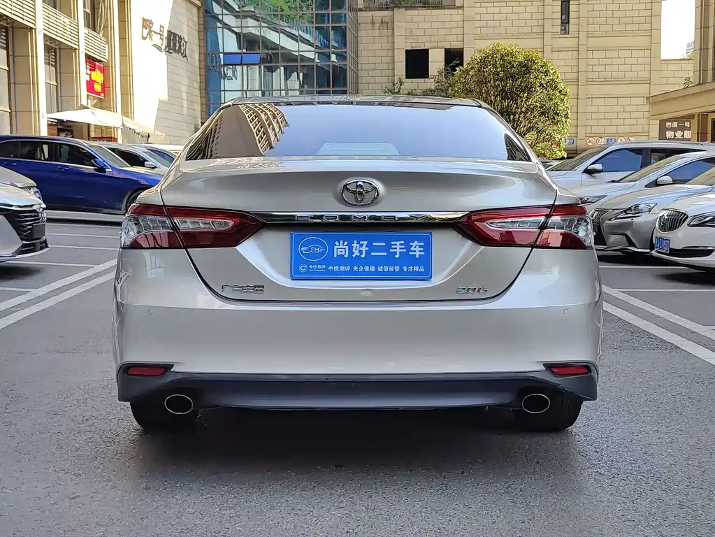Toyota Camry — фото 5