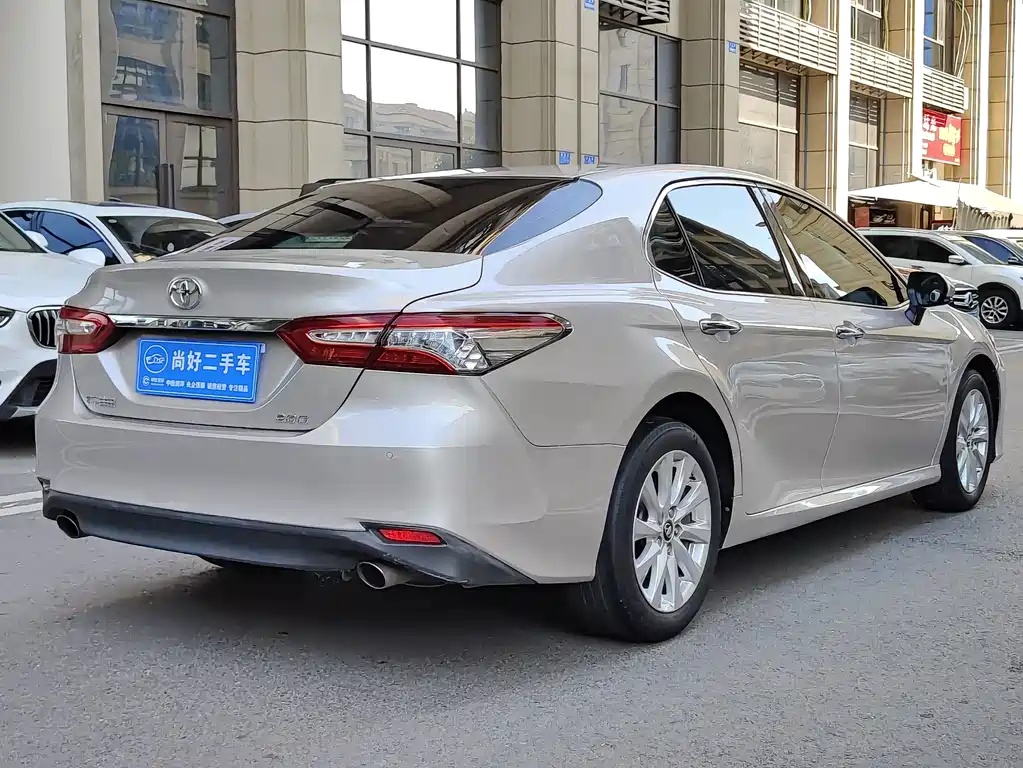 Toyota Camry — фото 6
