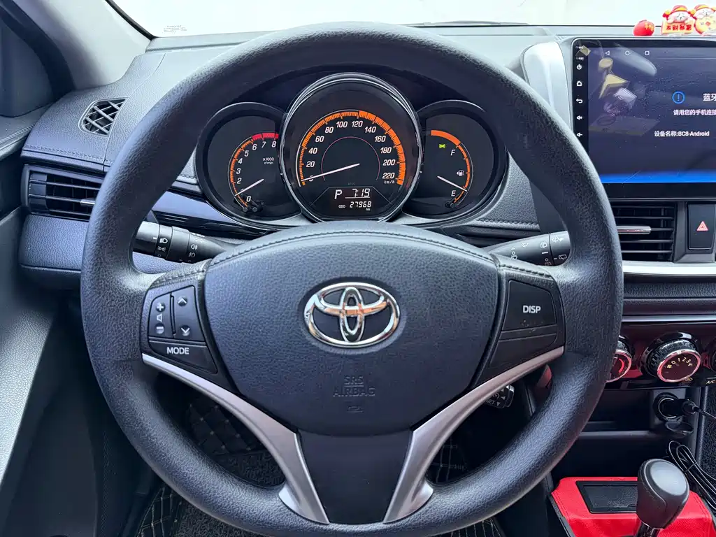 Toyota Yaris L — фото 11
