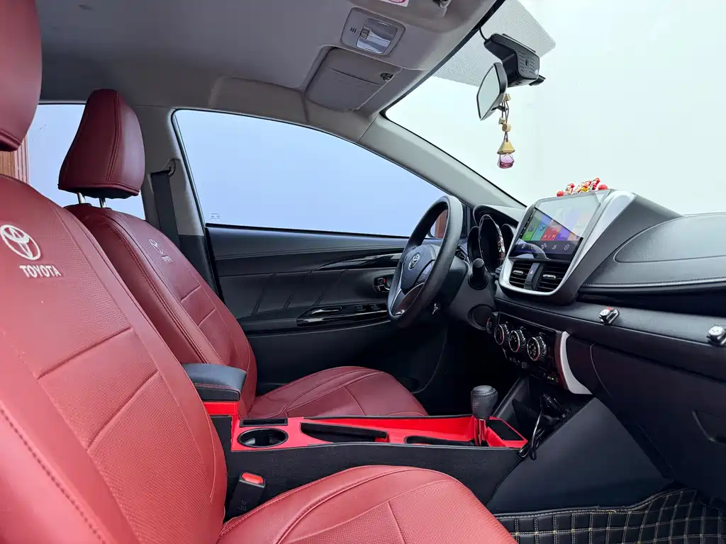 Toyota Yaris L — фото 14