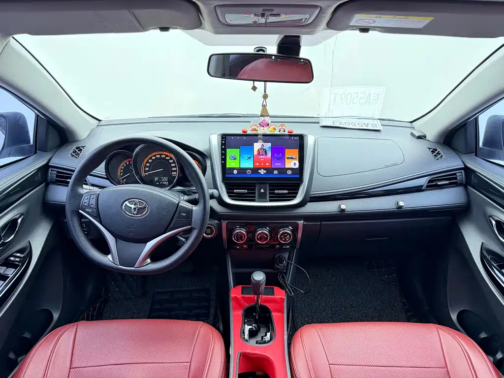 Toyota Yaris L — фото 15