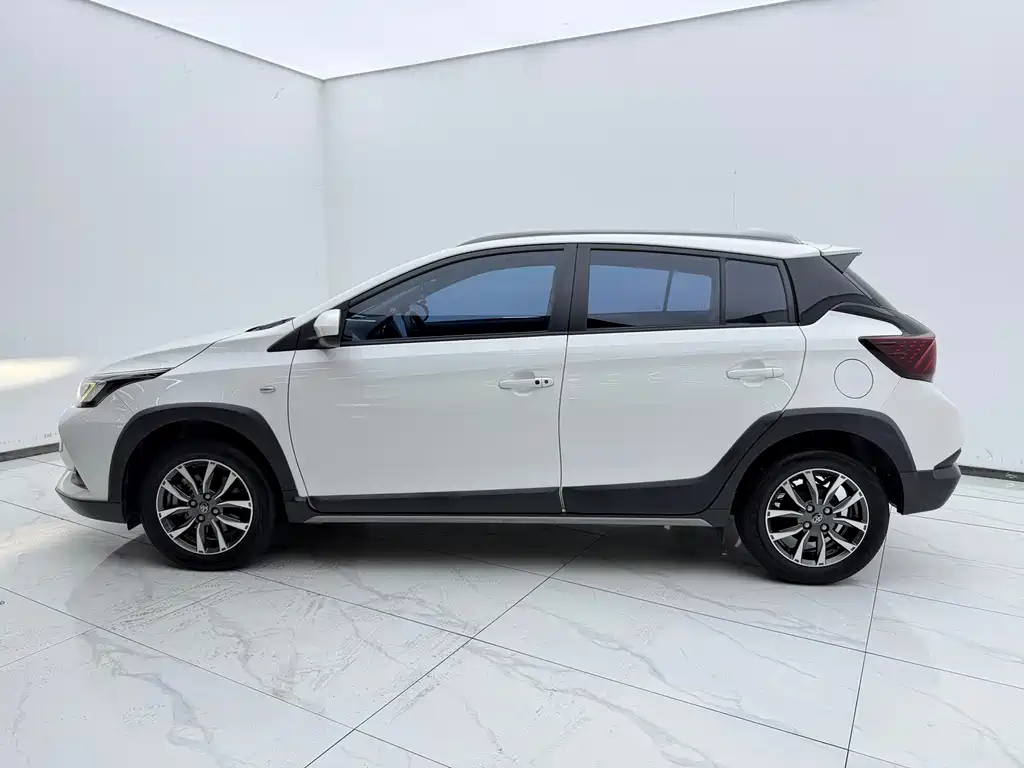 Toyota Yaris L — фото 3
