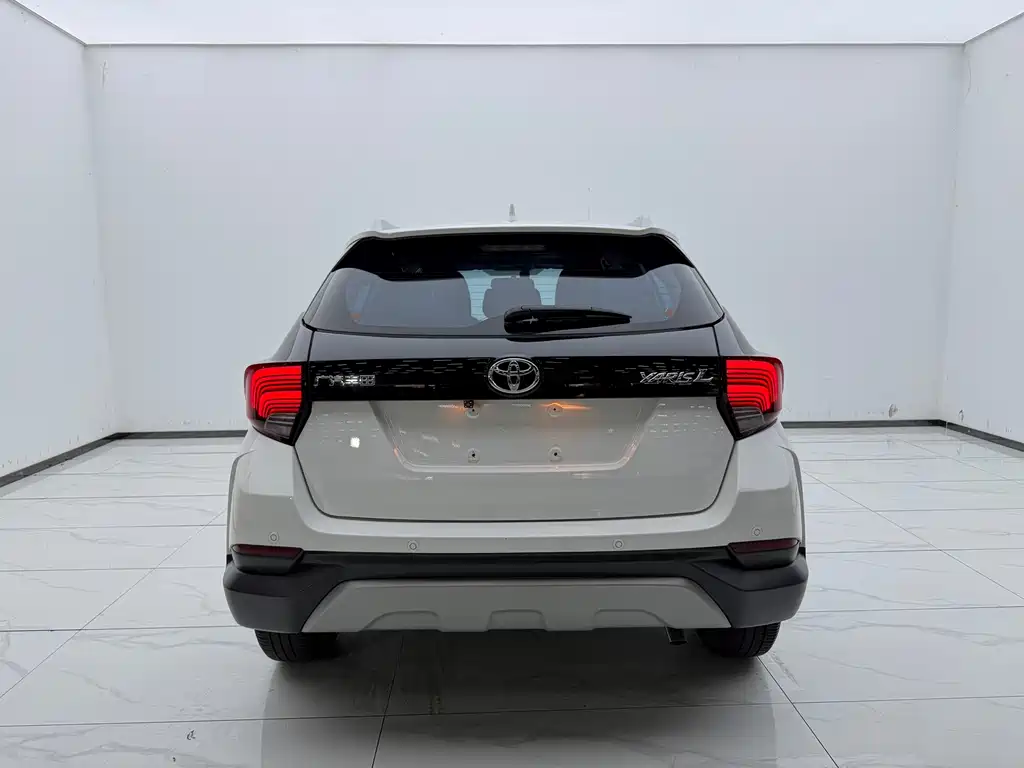 Toyota Yaris L — фото 5