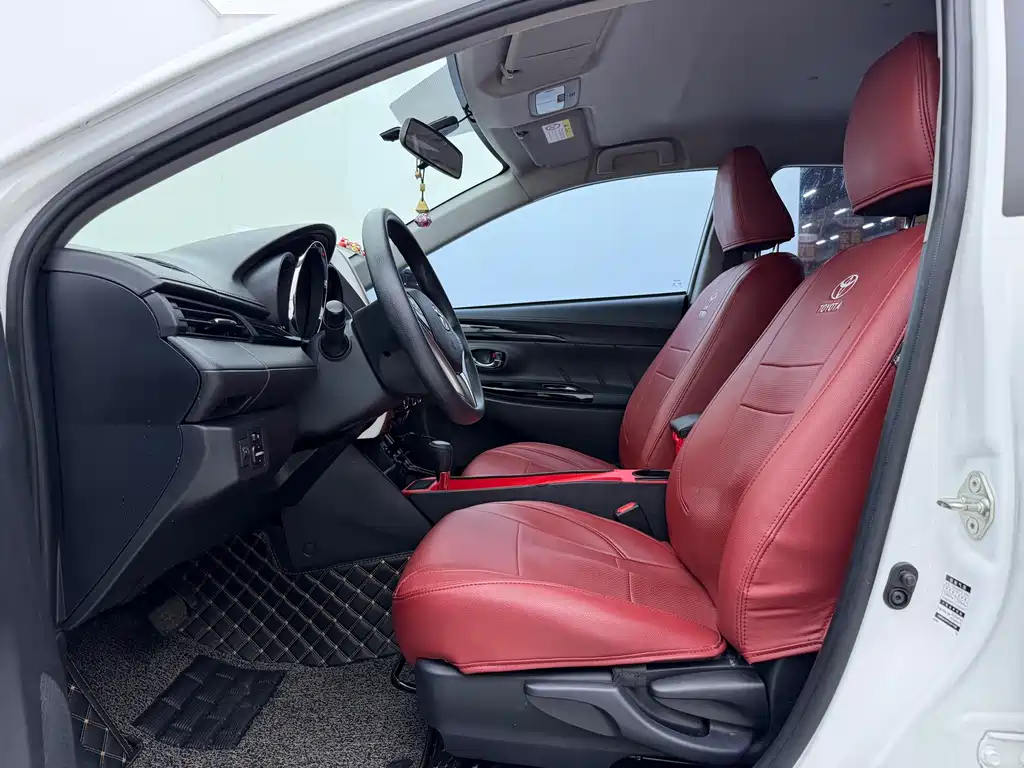 Toyota Yaris L — фото 10
