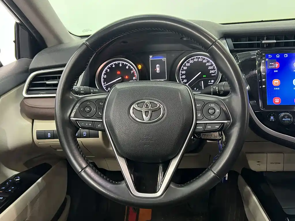 Toyota Camry — фото 18