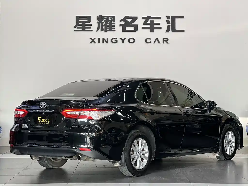 Toyota Camry — фото 19