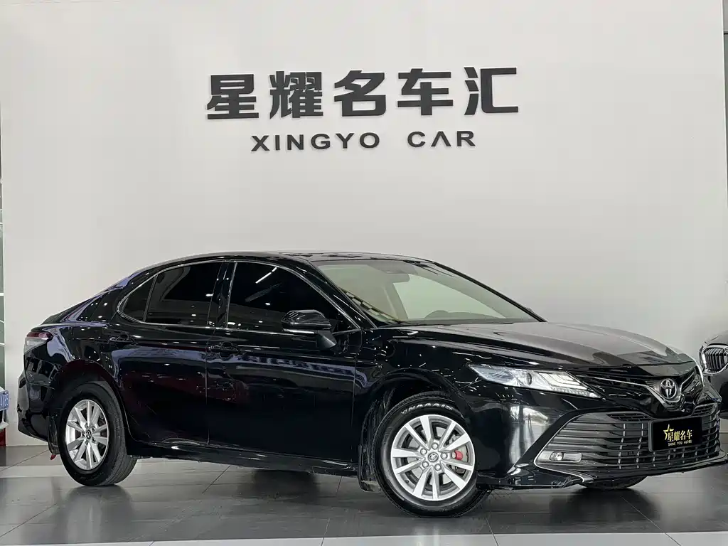 Toyota Camry — фото 3