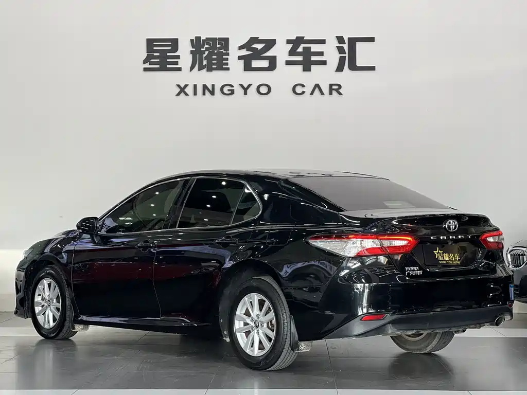 Toyota Camry — фото 21