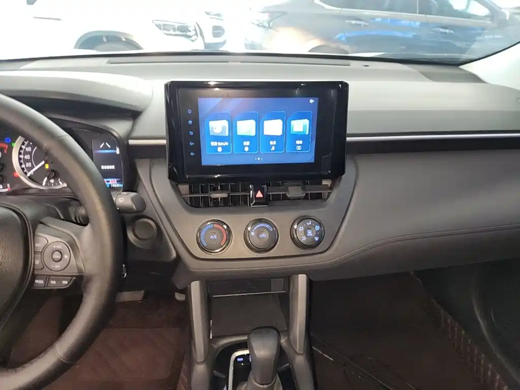 Toyota Corolla Cross — фото 13