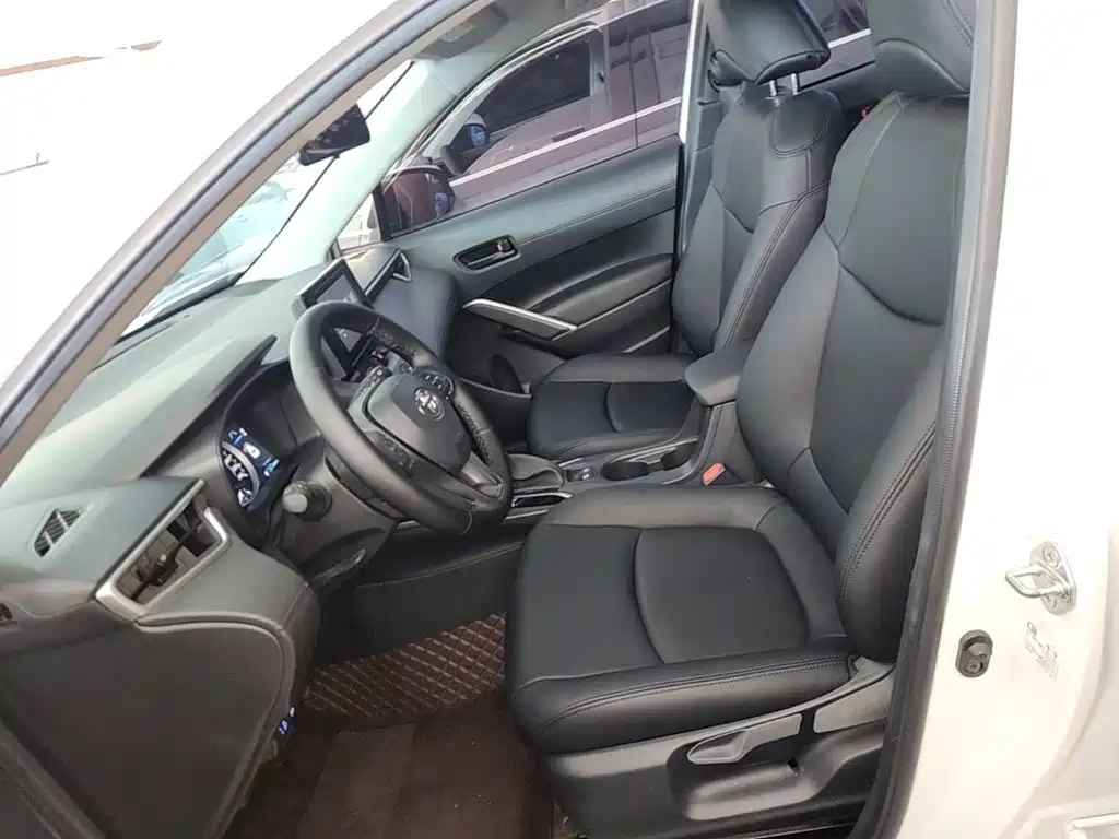 Toyota Corolla Cross — фото 15