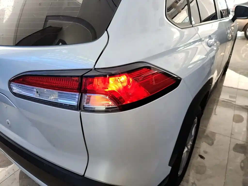 Toyota Corolla Cross — фото 8
